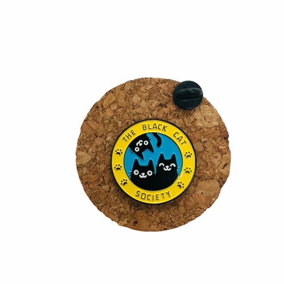 ⭐Pin Lapel Brooch Black Cat Society Cartoon Yellow Animal Cartoon Paw Prints New - Picture 5 of 7